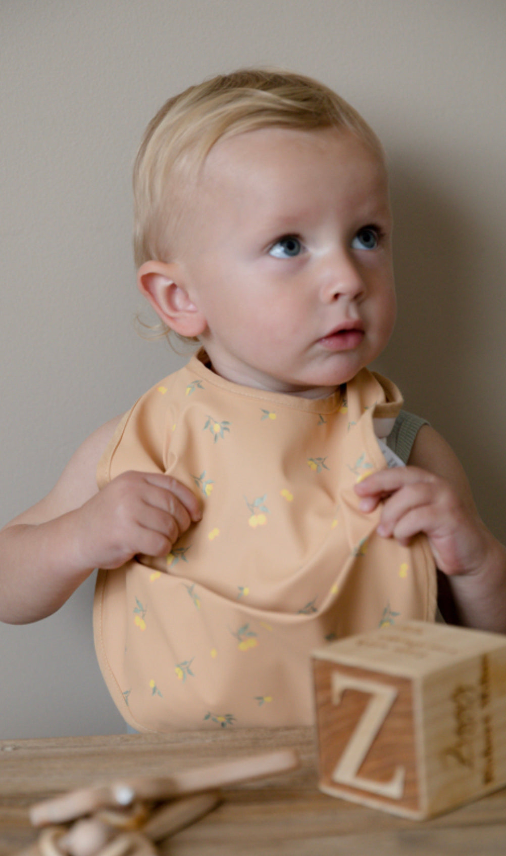 Lemon | Snuggle Bib Waterproof